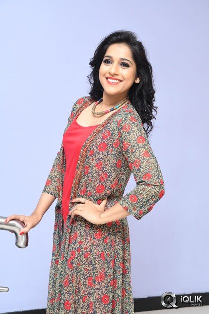 Rashmi-Gautam-At-Thanu-Vachenanta-Movie